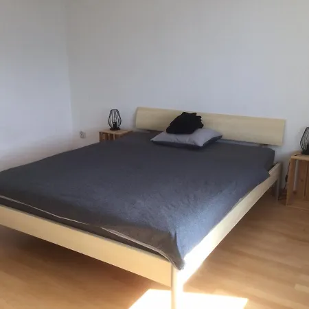 Semesterbostad Lakeviewhouse Sundlauenen