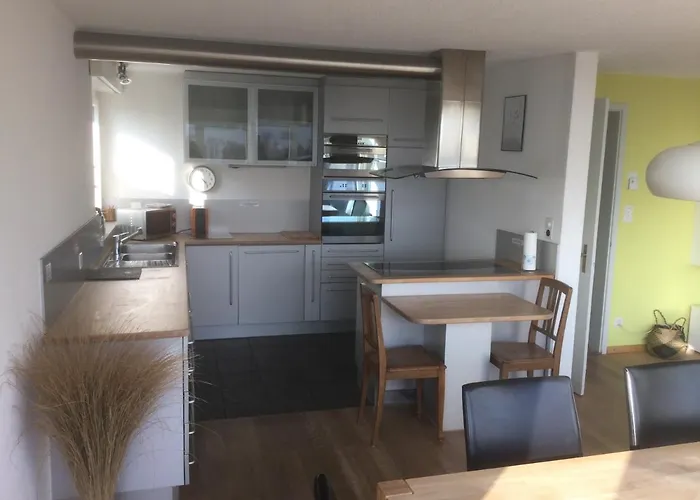 בית נופש Lakeviewhouse Sundlauenen