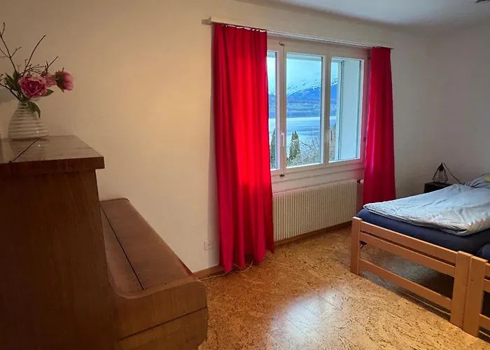 בית נופש Lakeviewhouse Sundlauenen